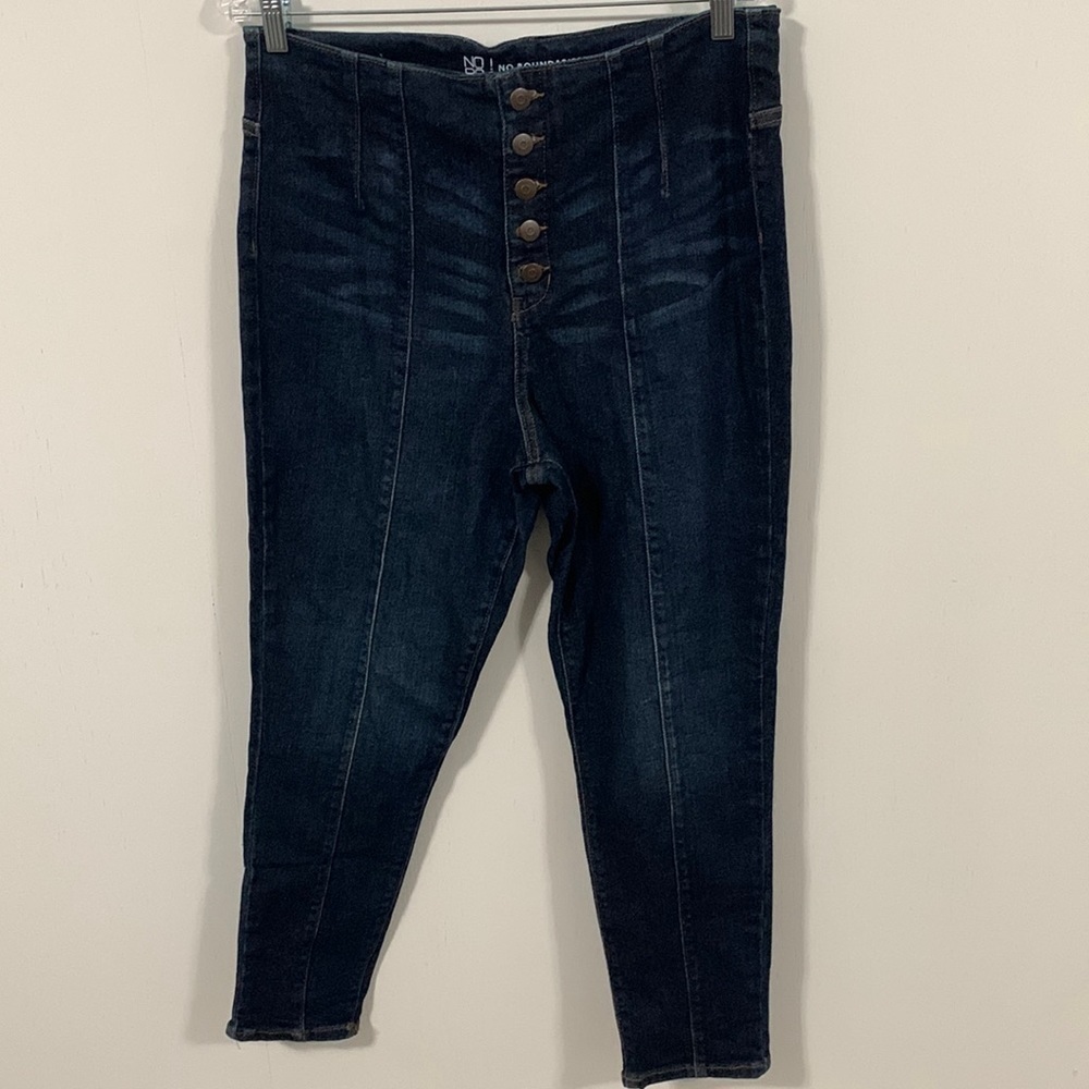 No boundaries Stretch jeans Button Fly, good condition. See measurements